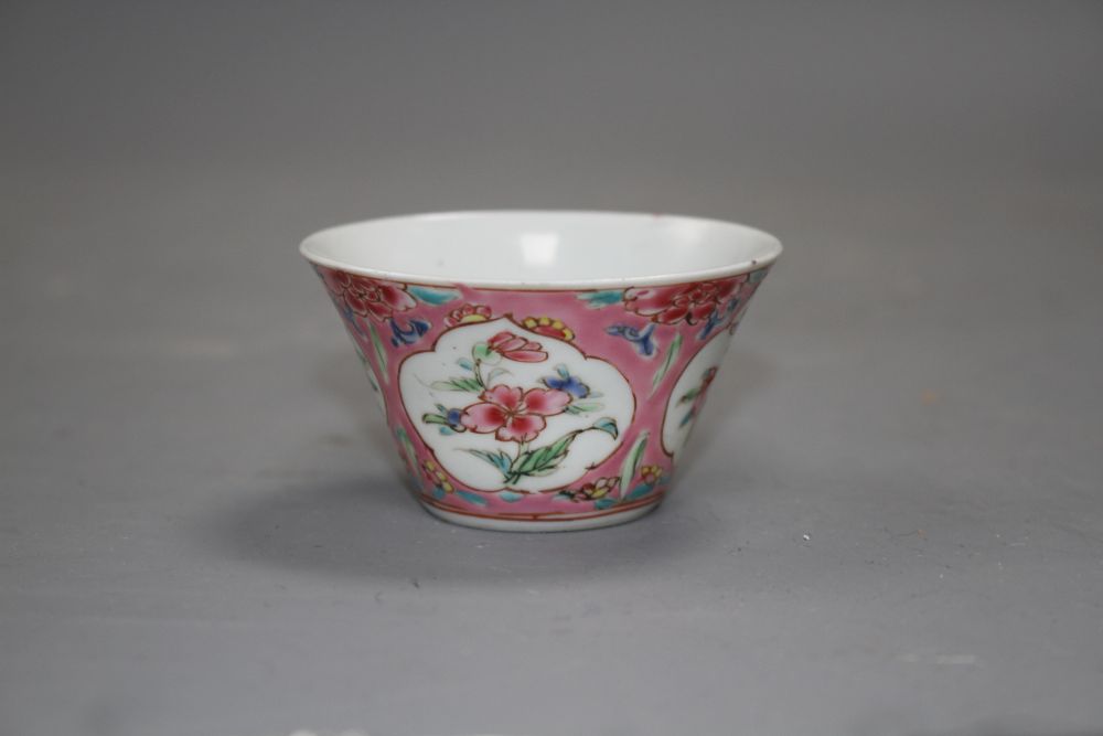 A Chinese famille rose tea bowl and associated saucer, Yongzheng period, saucer 10.2cm